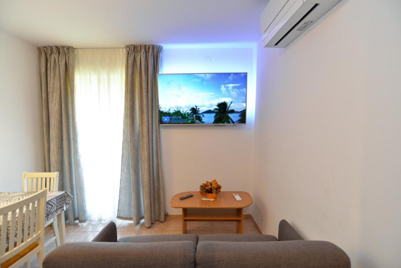 Apartments Elvis 1299 เวอร์ซาร์ ภายนอก รูปภาพ