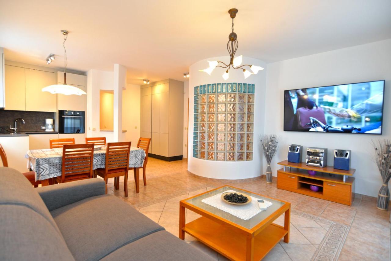 Apartments Elvis 1299 เวอร์ซาร์ ภายนอก รูปภาพ
