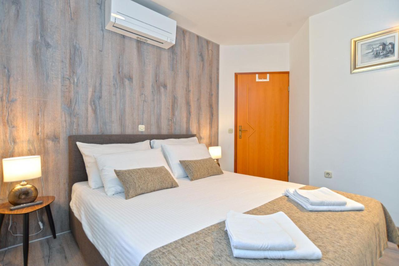 Apartments Elvis 1299 เวอร์ซาร์ ภายนอก รูปภาพ