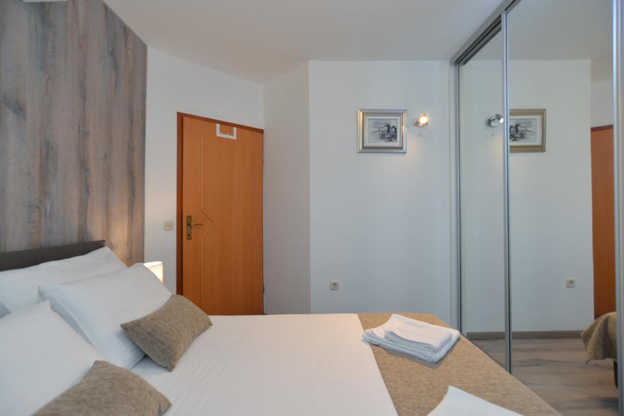 Apartments Elvis 1299 เวอร์ซาร์ ภายนอก รูปภาพ