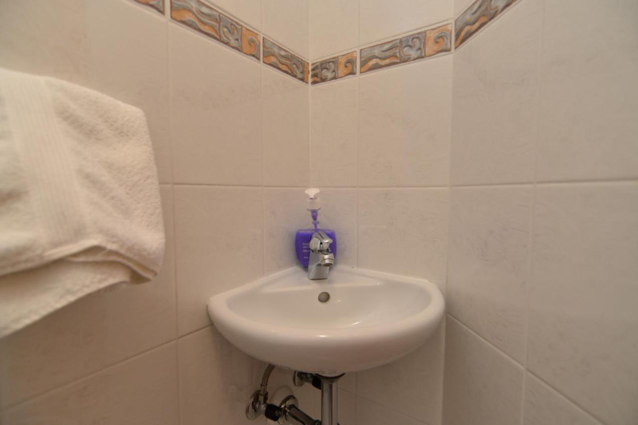 Apartments Elvis 1299 เวอร์ซาร์ ภายนอก รูปภาพ