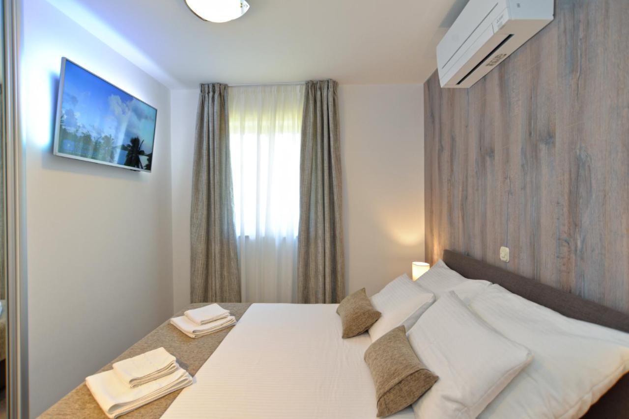 Apartments Elvis 1299 เวอร์ซาร์ ภายนอก รูปภาพ