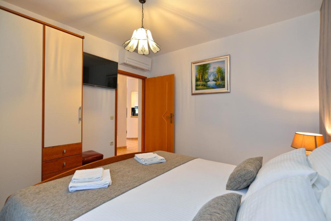 Apartments Elvis 1299 เวอร์ซาร์ ภายนอก รูปภาพ