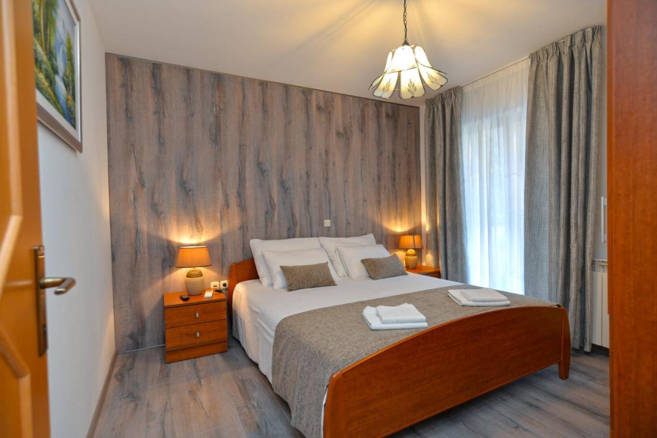 Apartments Elvis 1299 เวอร์ซาร์ ภายนอก รูปภาพ