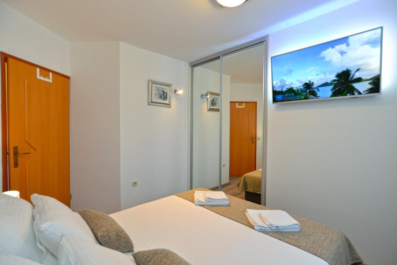 Apartments Elvis 1299 เวอร์ซาร์ ภายนอก รูปภาพ