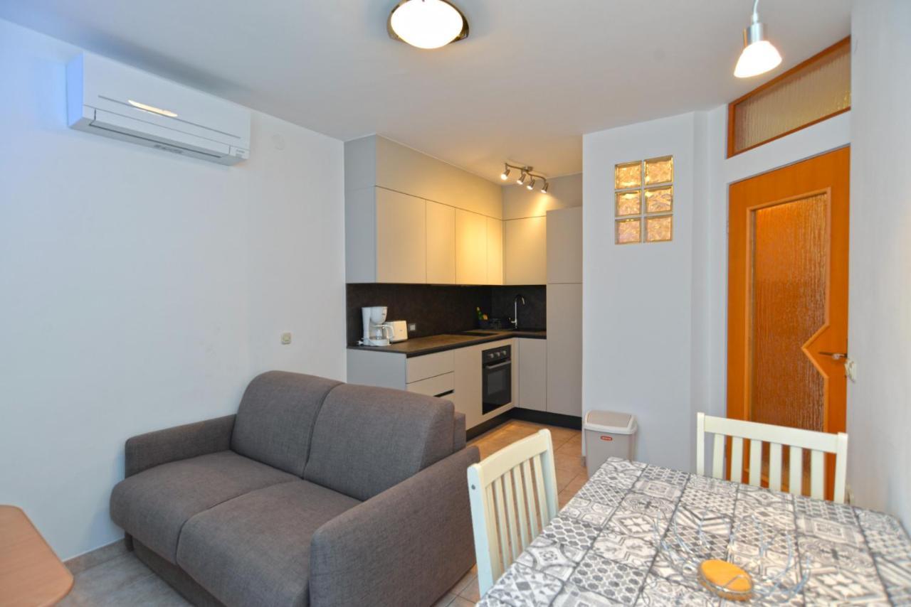 Apartments Elvis 1299 เวอร์ซาร์ ภายนอก รูปภาพ