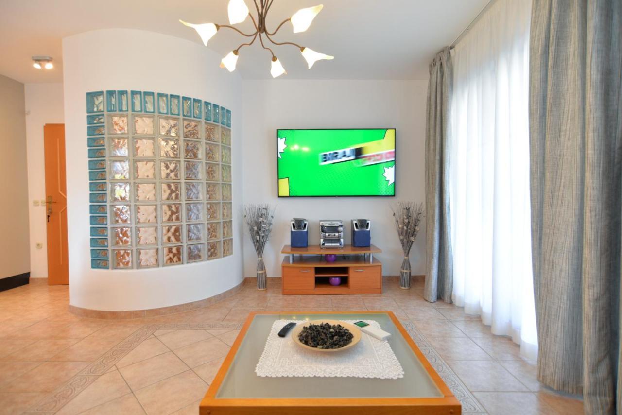 Apartments Elvis 1299 เวอร์ซาร์ ภายนอก รูปภาพ