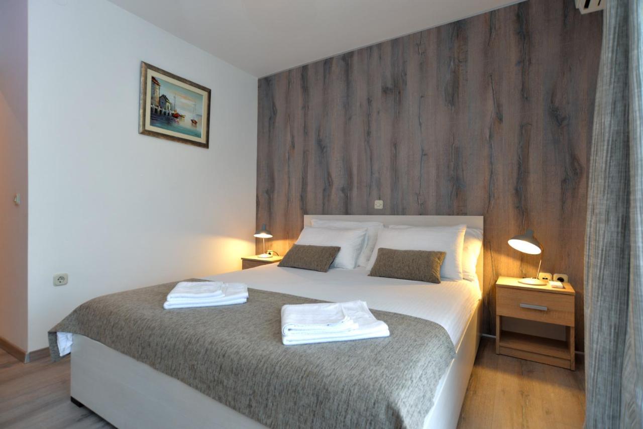 Apartments Elvis 1299 เวอร์ซาร์ ภายนอก รูปภาพ