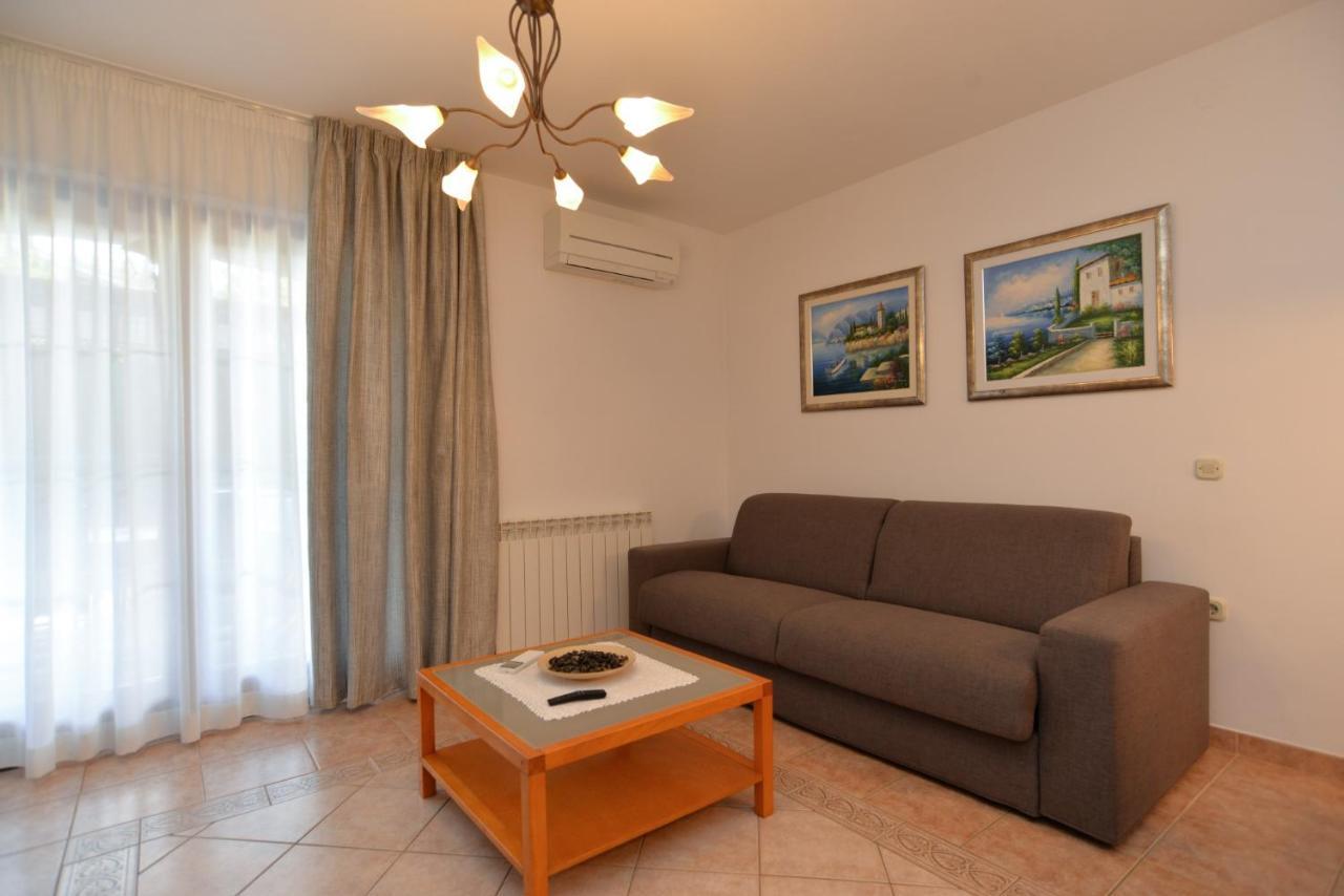 Apartments Elvis 1299 เวอร์ซาร์ ภายนอก รูปภาพ
