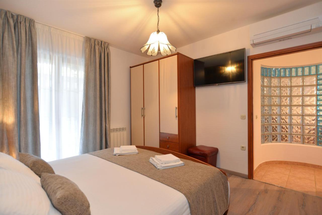 Apartments Elvis 1299 เวอร์ซาร์ ภายนอก รูปภาพ