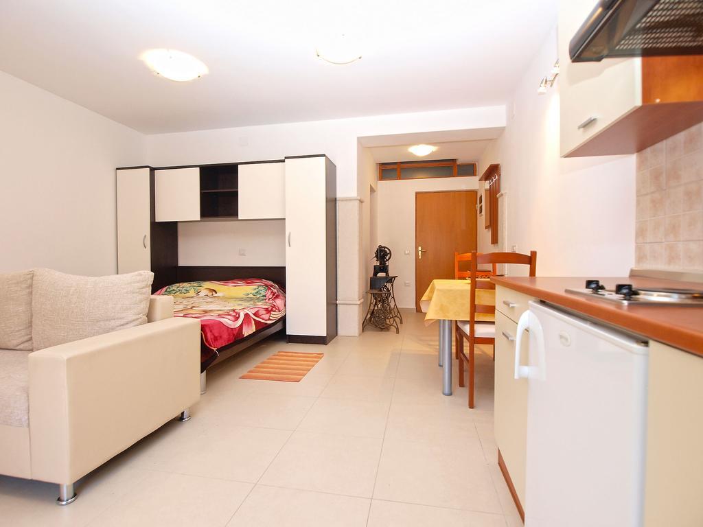 Apartments Elvis 1299 เวอร์ซาร์ ภายนอก รูปภาพ
