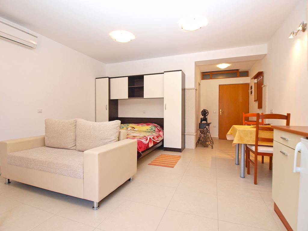 Apartments Elvis 1299 เวอร์ซาร์ ภายนอก รูปภาพ