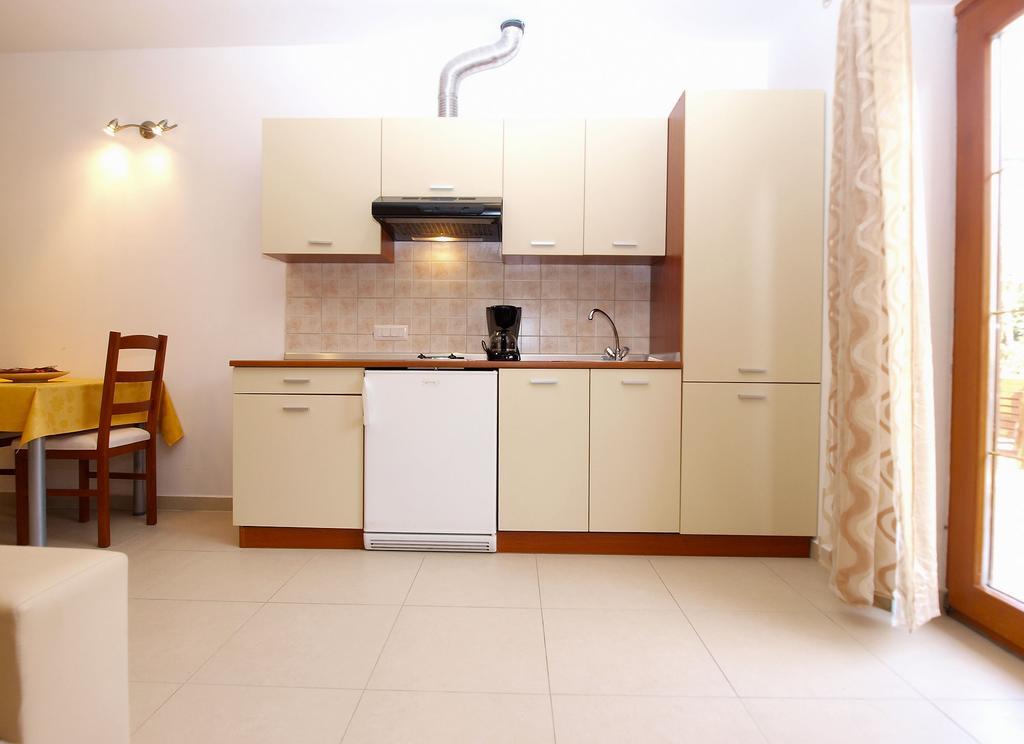 Apartments Elvis 1299 เวอร์ซาร์ ภายนอก รูปภาพ