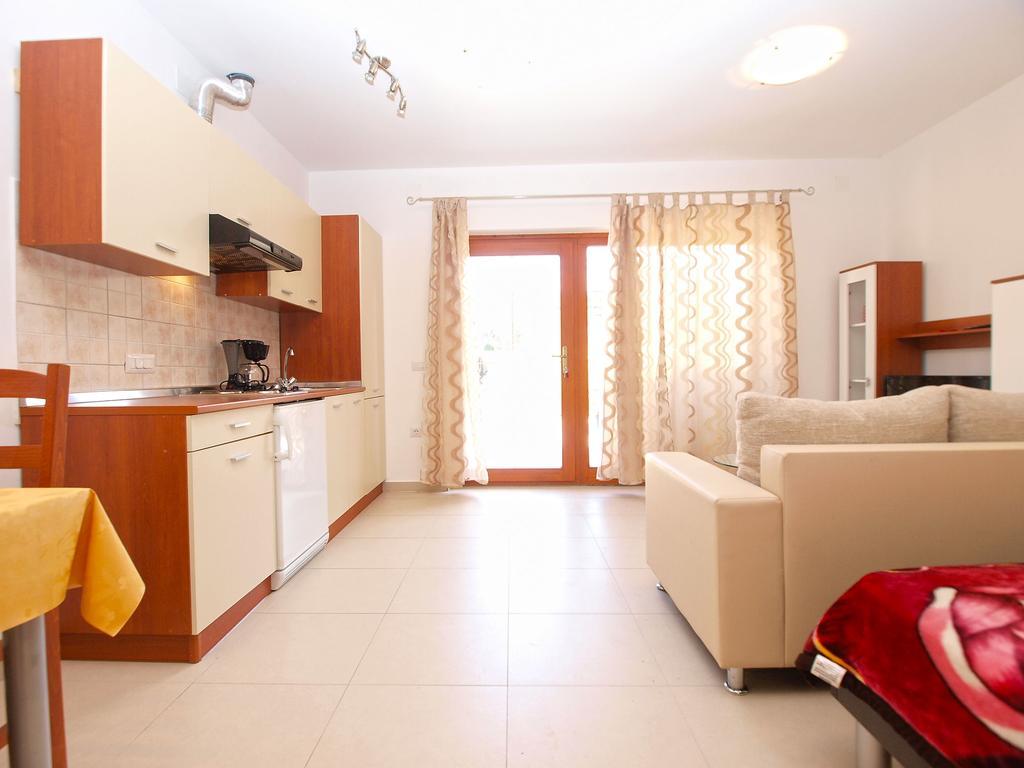 Apartments Elvis 1299 เวอร์ซาร์ ภายนอก รูปภาพ