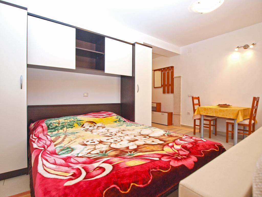 Apartments Elvis 1299 เวอร์ซาร์ ภายนอก รูปภาพ